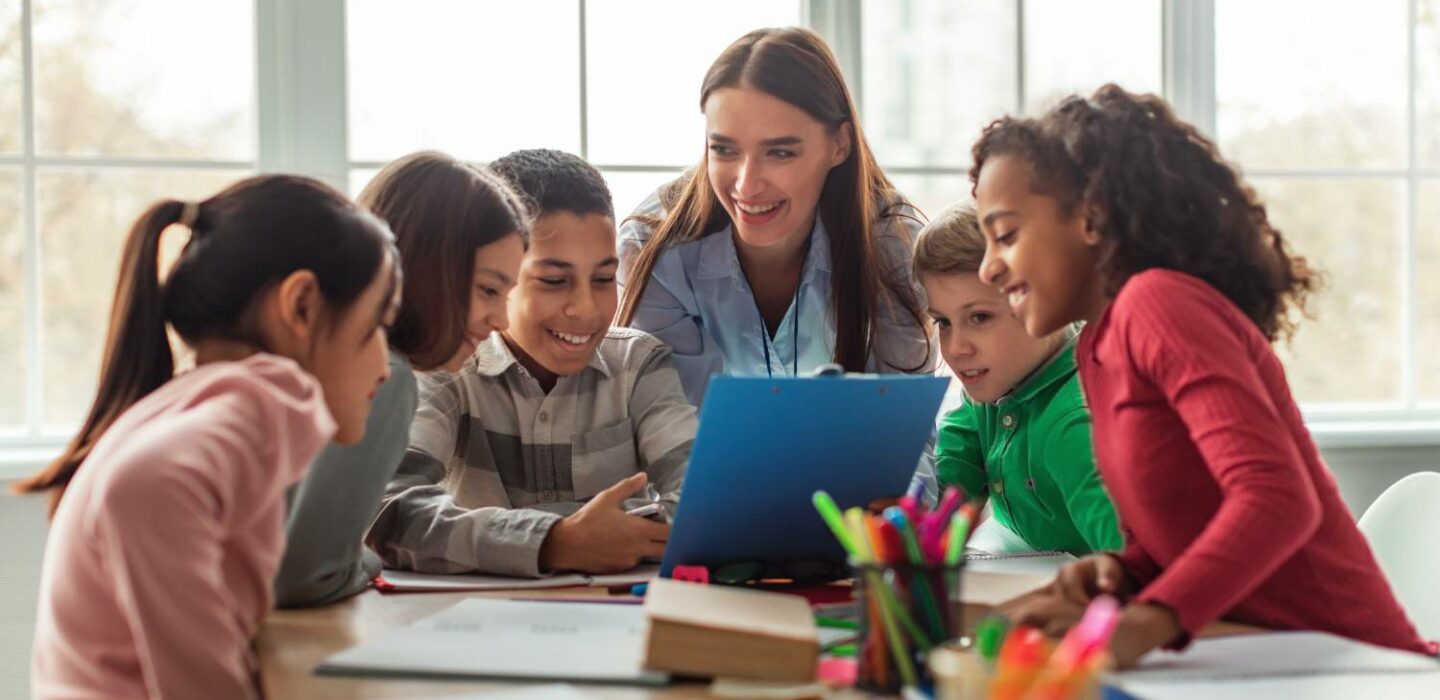 PEDAGOGIA EN EDUCACION BASICA CON ESPECIALIZACION